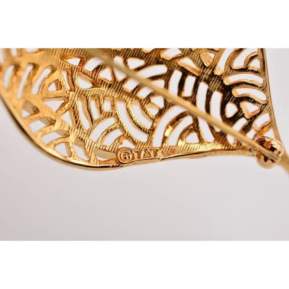 TAT Vintage Leaf Pin Brooch Gold Tone Filigree Shiny Chunky Signed 1980s BinF